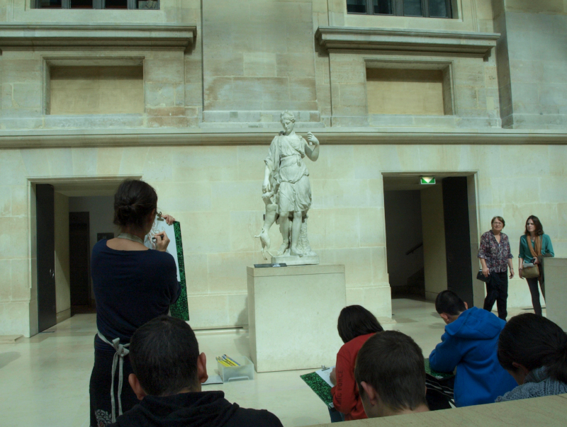 800_Louvre_stodenci.JPG